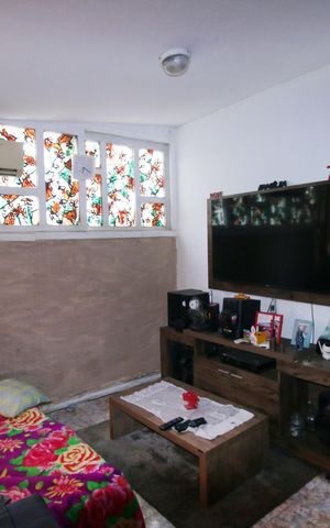 Casa à venda com 300m², 2 quartos e 1 vagaSala