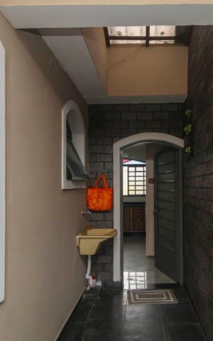 Casa para alugar com 250m², 3 quartos e 2 vagas Casa para alugar com 250m², 3 quartos e 2 vagasÁrea de Serviço 1