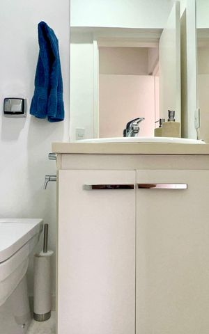 Apartamento à venda com 80m², 2 quartos e 1 vaga Apartamento à venda com 80m², 2 quartos e 1 vagaBanheiro