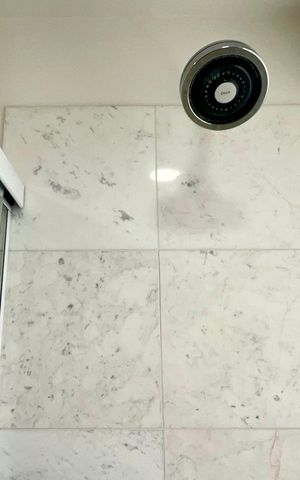 Apartamento à venda com 80m², 2 quartos e 1 vaga Apartamento à venda com 80m², 2 quartos e 1 vagaBanheiro da Suíte