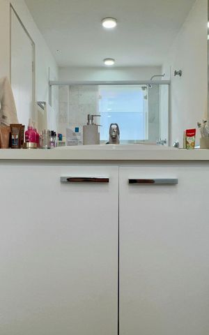 Apartamento à venda com 80m², 2 quartos e 1 vaga Apartamento à venda com 80m², 2 quartos e 1 vagaBanheiro da Suíte