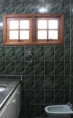 Casa para alugar com 250m², 4 quartos e 4 vagasBanheiro 1