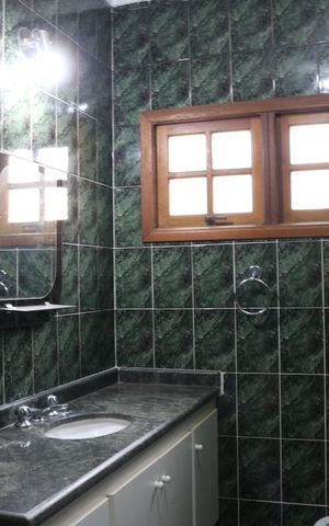 Casa para alugar com 250m², 4 quartos e 4 vagasBanheiro 1