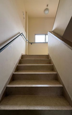 Apartamento à venda com 56m², 2 quartos e 1 vaga Apartamento à venda com 56m², 2 quartos e 1 vagaEscada