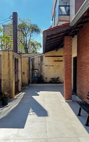 Casa à venda com 370m², 3 quartos e 3 vagas Casa à venda com 370m², 3 quartos e 3 vagasQuintal