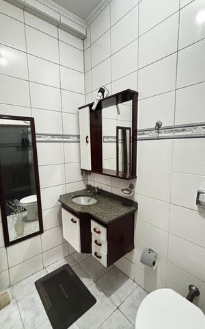 Casa à venda com 370m², 3 quartos e 3 vagas Casa à venda com 370m², 3 quartos e 3 vagasBanheiro