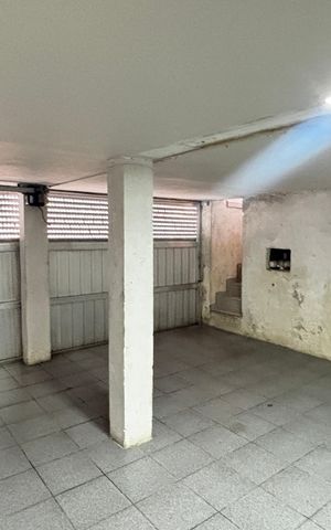 Casa à venda com 370m², 3 quartos e 3 vagas Casa à venda com 370m², 3 quartos e 3 vagasGaragem