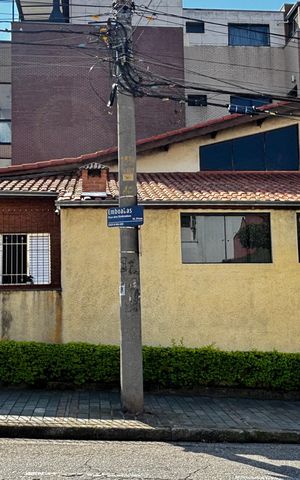 Casa à venda com 370m², 3 quartos e 3 vagas Casa à venda com 370m², 3 quartos e 3 vagasFachada