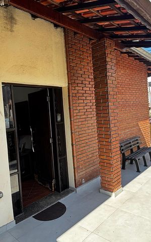Casa à venda com 370m², 3 quartos e 3 vagas Casa à venda com 370m², 3 quartos e 3 vagasQuintal