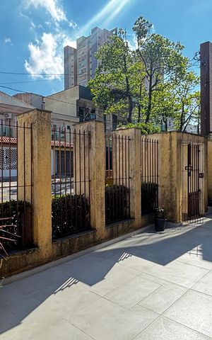 Casa à venda com 370m², 3 quartos e 3 vagas Casa à venda com 370m², 3 quartos e 3 vagasQuintal