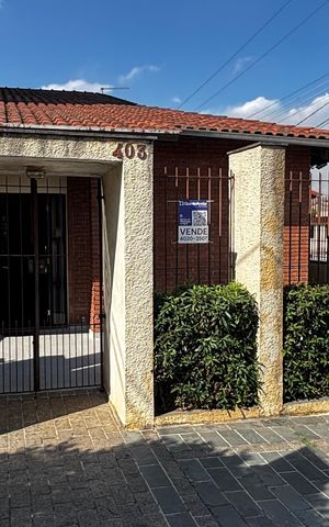 Casa à venda com 370m², 3 quartos e 3 vagas Casa à venda com 370m², 3 quartos e 3 vagasFachada