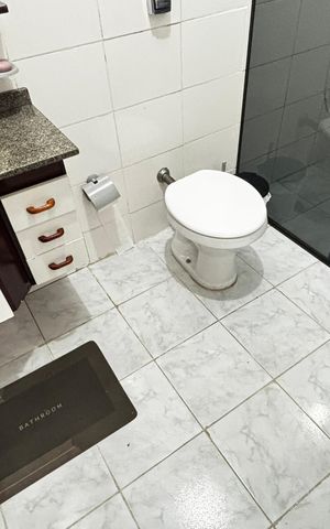 Casa à venda com 370m², 3 quartos e 3 vagas Casa à venda com 370m², 3 quartos e 3 vagasBanheiro