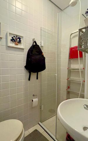 Apartamento à venda com 200m², 3 quartos e 3 vagas Apartamento à venda com 200m², 3 quartos e 3 vagasBanheiro de serviço