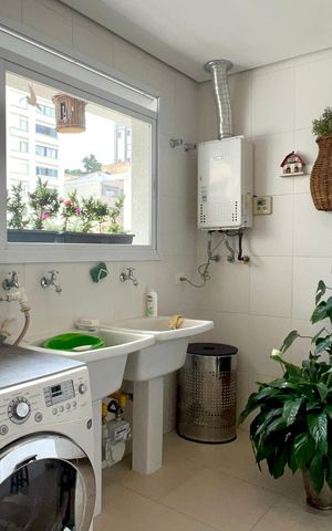 Apartamento à venda com 200m², 3 quartos e 3 vagas Apartamento à venda com 200m², 3 quartos e 3 vagasÁrea de Serviço