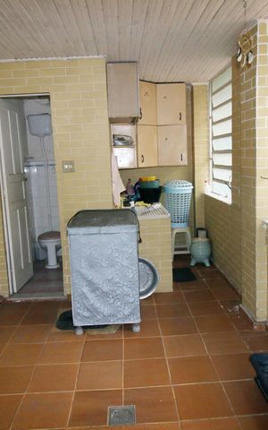 Casa à venda com 300m², 3 quartos e 1 vagaÁrea de Serviço