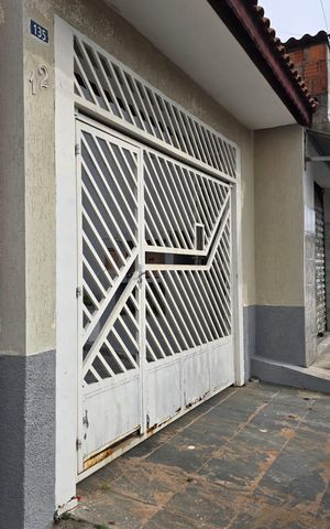 Casa para alugar com 250m², 2 quartos e 4 vagas Casa para alugar com 250m², 2 quartos e 4 vagasFachada