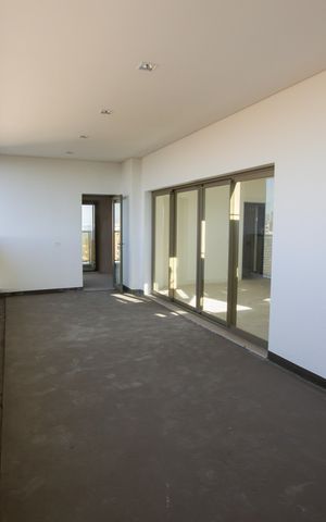 Apartamento à venda com 474m², 3 quartos e 4 vagas Apartamento à venda com 474m², 3 quartos e 4 vagasVaranda