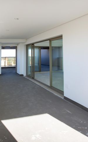 Apartamento à venda com 474m², 3 quartos e 4 vagas Apartamento à venda com 474m², 3 quartos e 4 vagasVaranda