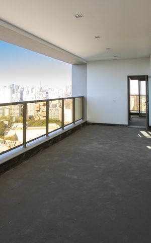 Apartamento à venda com 474m², 3 quartos e 4 vagas Apartamento à venda com 474m², 3 quartos e 4 vagasVaranda