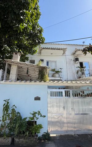 Casa à venda com 65m², 2 quartos e 1 vaga Casa à venda com 65m², 2 quartos e 1 vagaFachada