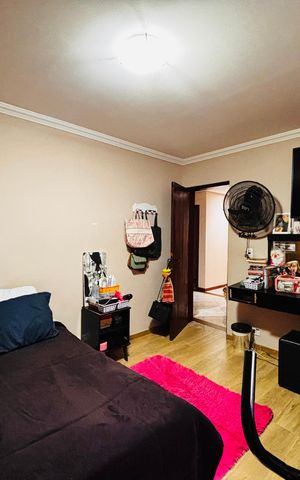 Casa à venda com 425m², 3 quartos e 4 vagas Casa à venda com 425m², 3 quartos e 4 vagasQuarto 2