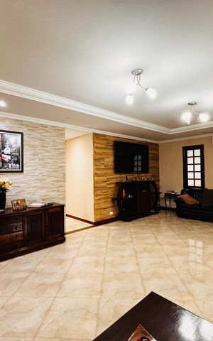 Casa à venda com 425m², 3 quartos e 4 vagas Casa à venda com 425m², 3 quartos e 4 vagasSala