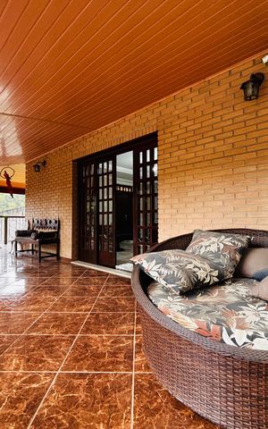 Casa à venda com 425m², 3 quartos e 4 vagas Casa à venda com 425m², 3 quartos e 4 vagasVaranda da Sala