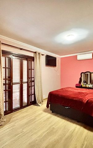 Casa à venda com 425m², 3 quartos e 4 vagas Casa à venda com 425m², 3 quartos e 4 vagasSuíte