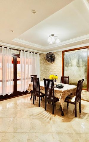 Casa à venda com 425m², 3 quartos e 4 vagas Casa à venda com 425m², 3 quartos e 4 vagasSala de Jantar