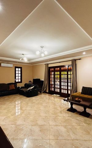 Casa à venda com 425m², 3 quartos e 4 vagas Casa à venda com 425m², 3 quartos e 4 vagasSala