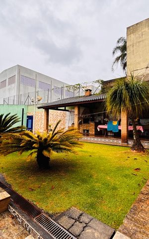 Casa à venda com 425m², 3 quartos e 4 vagas Casa à venda com 425m², 3 quartos e 4 vagasÁrea comum