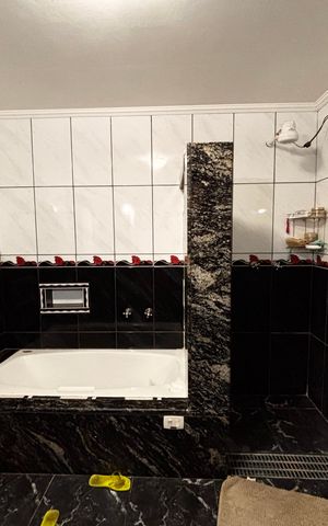 Casa à venda com 425m², 3 quartos e 4 vagas Casa à venda com 425m², 3 quartos e 4 vagasBanheiro suíte