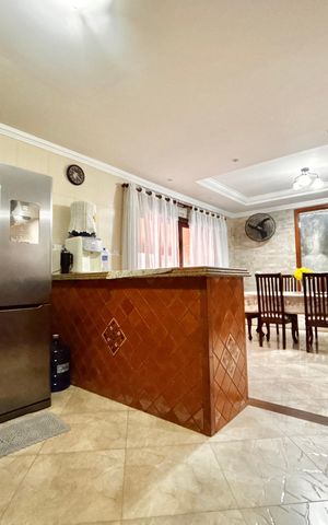Casa à venda com 425m², 3 quartos e 4 vagas Casa à venda com 425m², 3 quartos e 4 vagasCozinha