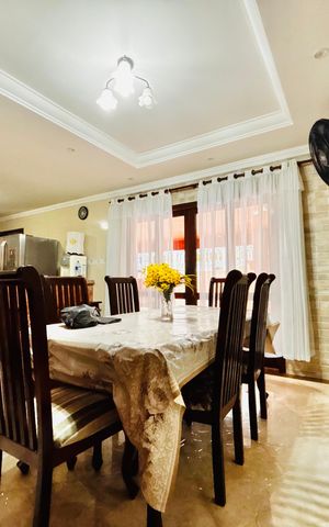 Casa à venda com 425m², 3 quartos e 4 vagas Casa à venda com 425m², 3 quartos e 4 vagasSala de Jantar