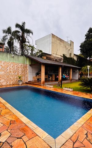 Casa à venda com 425m², 3 quartos e 4 vagas Casa à venda com 425m², 3 quartos e 4 vagasPiscina