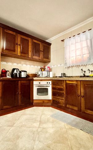 Casa à venda com 425m², 3 quartos e 4 vagas Casa à venda com 425m², 3 quartos e 4 vagasCozinha