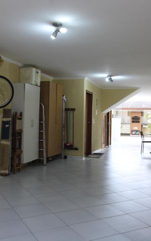 Casa à venda com 220m², 3 quartos e 4 vagasGaragem