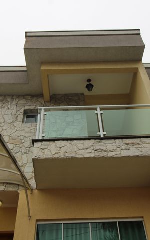 Casa à venda com 220m², 3 quartos e 4 vagasfachada interna
