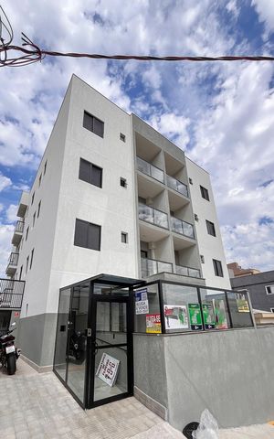 Apartamento para alugar com 44m², 2 quartos e 1 vagaFachada + plaquinha