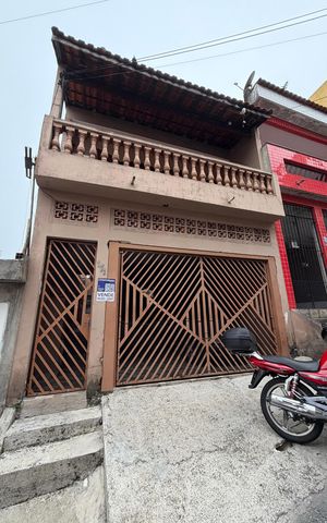 Casa à venda com 96m², 4 quartos e 2 vagas Casa à venda com 96m², 4 quartos e 2 vagasFachada