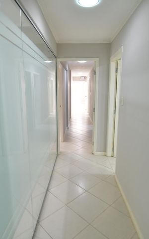Casa à venda com 223m², 6 quartos e 3 vagasSala