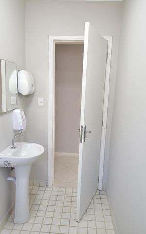 Casa à venda com 223m², 6 quartos e 3 vagasBanheiro