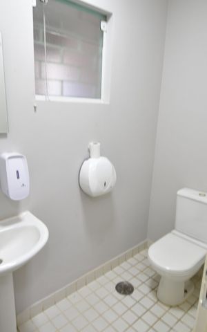 Casa à venda com 223m², 6 quartos e 3 vagasBanheiro