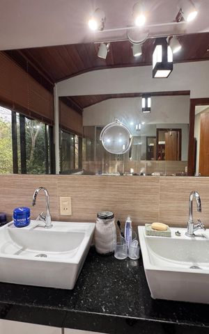 Casa de condomínio à venda com 400m², 6 quartos e 1 vaga Casa de condomínio à venda com 400m², 6 quartos e 1 vagaSuíte 3 - Banheiro