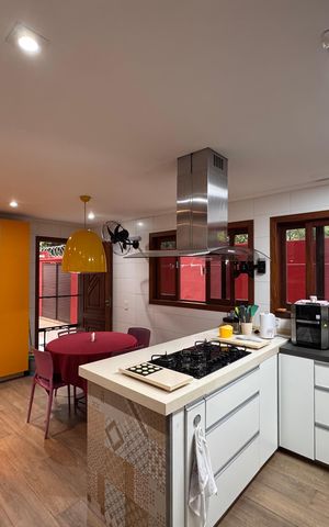 Casa de condomínio à venda com 400m², 6 quartos e 1 vaga Casa de condomínio à venda com 400m², 6 quartos e 1 vagaCozinha