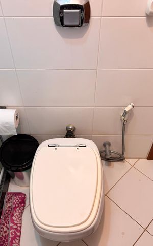 Casa de condomínio à venda com 400m², 6 quartos e 1 vaga Casa de condomínio à venda com 400m², 6 quartos e 1 vagaBanheiro Suítes Canadenses
