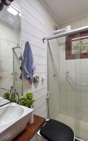 Casa de condomínio à venda com 400m², 6 quartos e 1 vaga Casa de condomínio à venda com 400m², 6 quartos e 1 vagaBanheiro Social