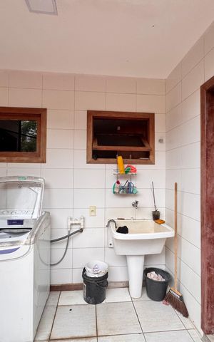 Casa de condomínio à venda com 400m², 6 quartos e 1 vaga Casa de condomínio à venda com 400m², 6 quartos e 1 vagaÁrea de Serviço