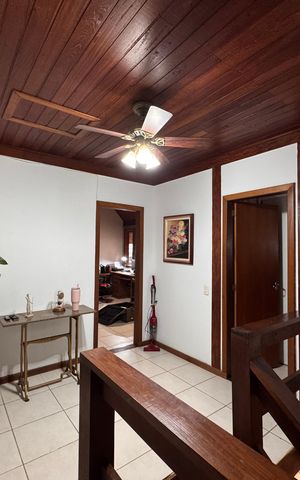 Casa de condomínio à venda com 400m², 6 quartos e 1 vaga Casa de condomínio à venda com 400m², 6 quartos e 1 vagaHall Dormitórios