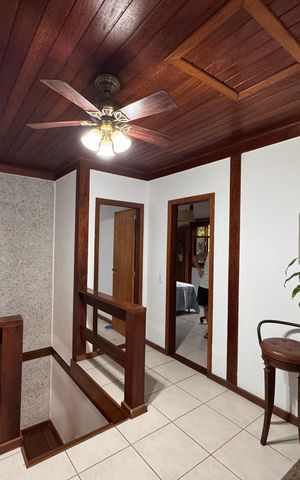 Casa de condomínio à venda com 400m², 6 quartos e 1 vaga Casa de condomínio à venda com 400m², 6 quartos e 1 vagaHall Dormitórios